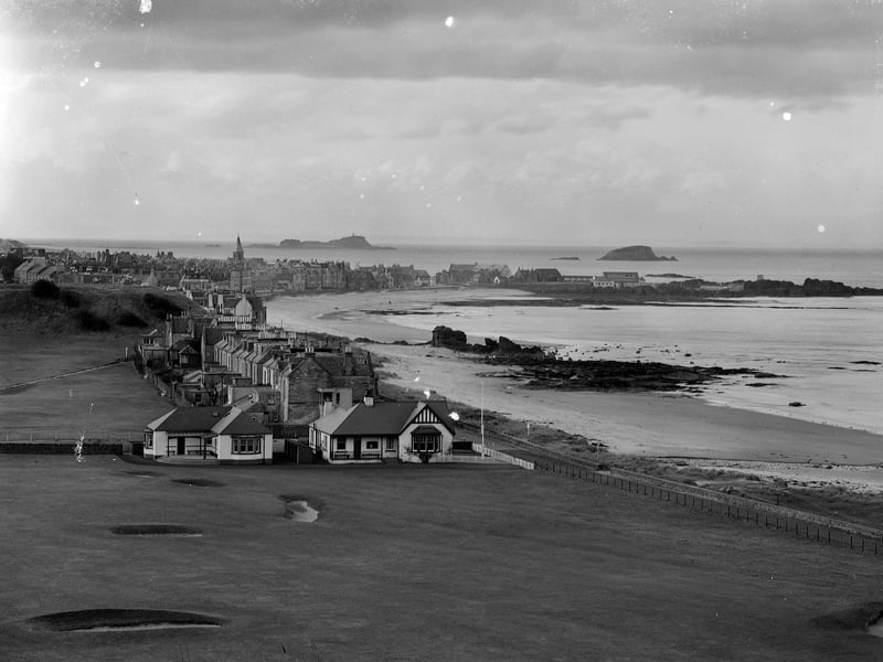 A view of North Berwick looking along the beach from the East Links golf course in 1960.