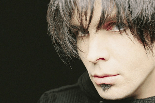 This persona remains one of the most bizarre and highly publicised career moves in music history. Chris Gaines was the fictional, brooding alt-rock star created by country titan Garth Brooks to promote a movie that was never made. Brooks committed fully, releasing the 1999 album In The Life of Chris Gaines—complete with a soul patch and jet-black wig—and performing as Gaines in an attempt to launch the character into global rock stardom.