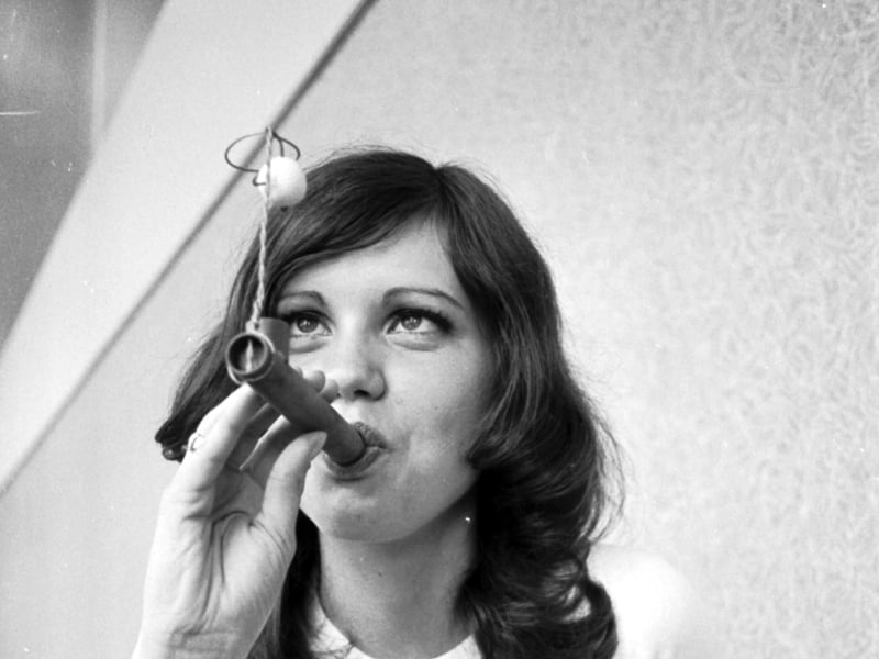 Liz McEwan, from Darvel, demonstrates the new craze of 'whammy-diddling' in July 1973