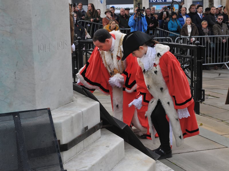 The Lord Mayor of Leeds, Coun Dan Cohen, and Children's Lord Mayor, Sienna, lay wreaths.