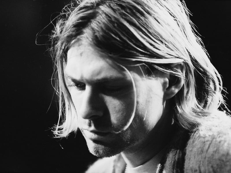 The final song, the chilling folk blues "Where Did You Sleep Last Night?," ends with a final, powerful vocal scream. This raw, emotional crescendo is regarded by many as one of the most visceral and unforgettable moments in rock history.