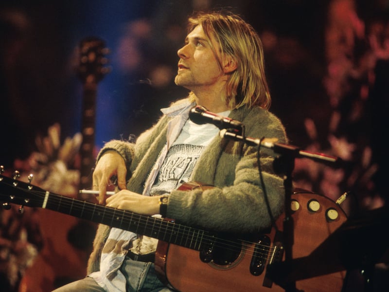 They slightly bent the "unplugged" rules by running Kurt’s guitar through a few effects pedals. These pedals, hidden in a small box, were essential for achieving the subtle chorus and reverb textures Kurt needed for certain songs.