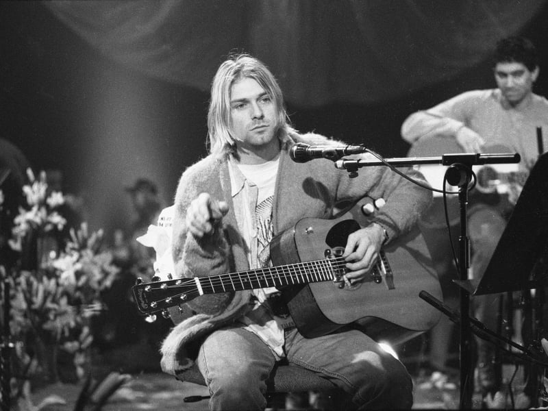 Meat Puppets members Cris and Curt Kirkwood joined Nirvana on stage for those three cover tracks. This collaborative effort further cemented the performance's status as a tribute to the alternative music community rather than just a Nirvana set.