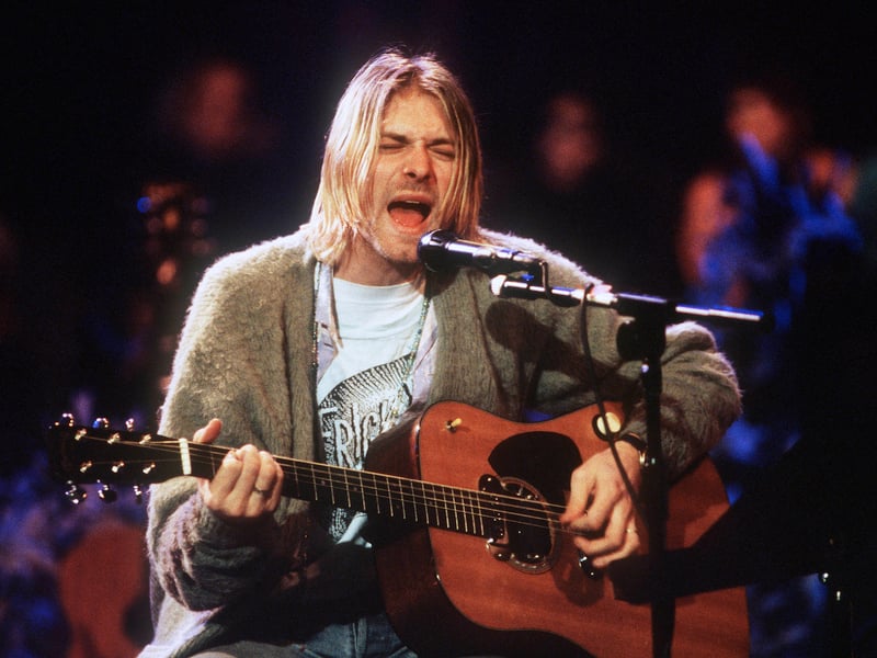 The show included a cover of "Jesus Doesn't Want Me for a Sunbeam" by the Scottish band The Vaselines. This track perfectly suited the performance's stripped-back, melancholy atmosphere and showcased Cobain’s love for obscure indie bands.