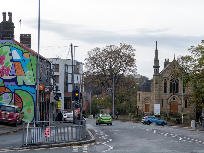 Meanwood Town Centre switches on its lights with a focus on family fun and community spirit. It’s the perfect event to enjoy local food, browse craft stalls, and gather for the big countdown to officially start the season in the neighbourhood. 🎄 Meanwood Town Centre (General area, use Meanwood Road for reference), LS6 4AY.