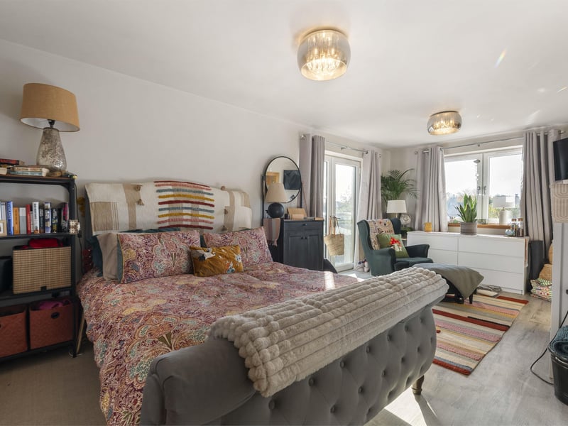 Upstairs, the principal bedroom benefits from an en suite shower room and excellent natural light.