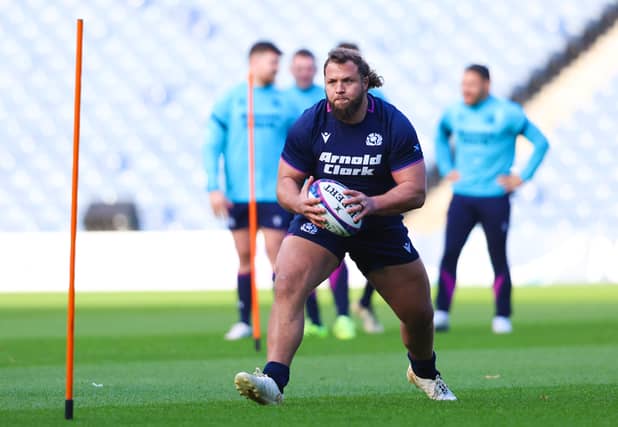 Did well in the scrum and played the full 80 minutes. Faded as Argentina bashed away at the defensive line. 6