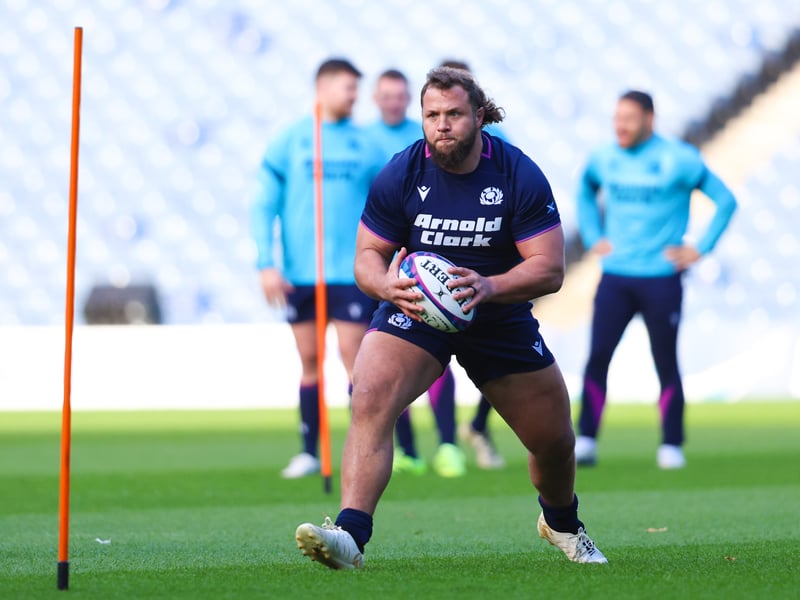 Did well in the scrum and played the full 80 minutes. Faded as Argentina bashed away at the defensive line. 6
