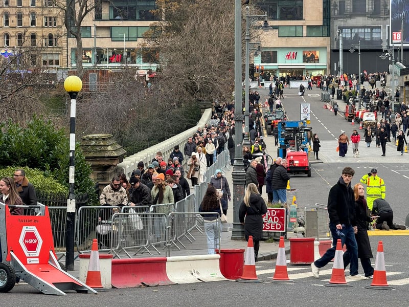 The centre of town filled up with crowds as the gates to the market opened at 10am on Saturday 