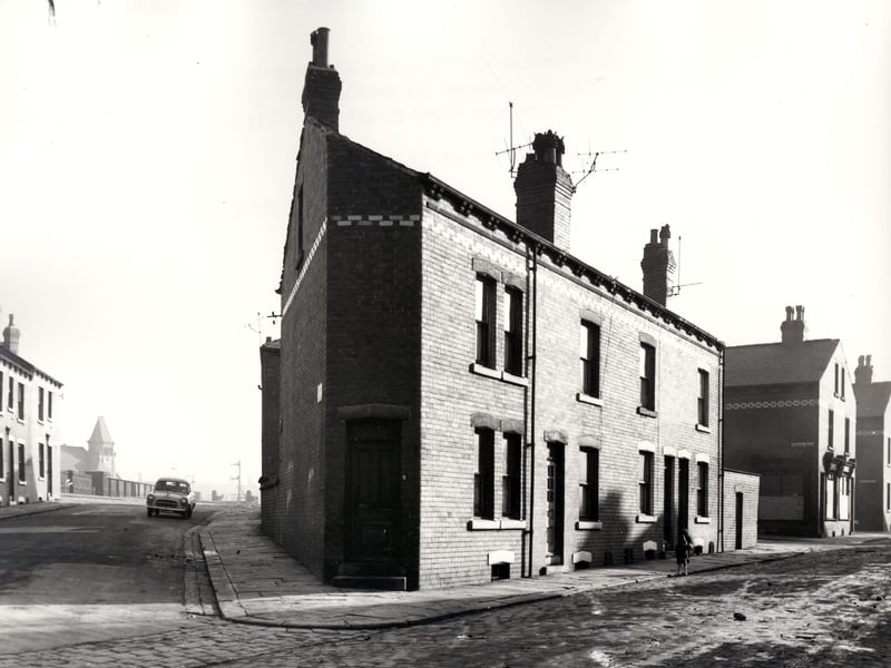 This photograph looks at the junction of Nineveh View to the left and Nineveh Avenue to the right. Numbers on Nineveh Avenue run in ascending order from number 3 to just of the wedge shaped property in the centre. Pictured in November 1966.