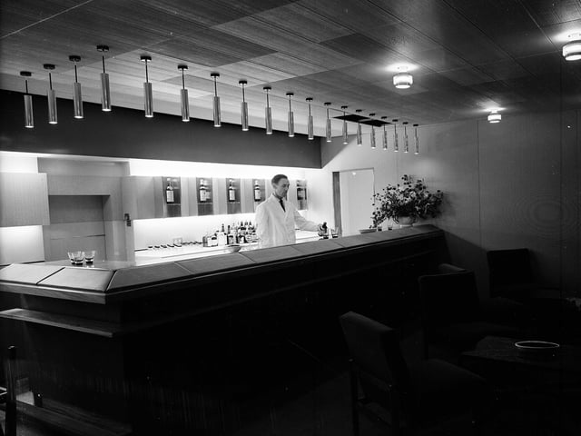 The cocktail bar at Dundee's Angus Hotel in March 1964.