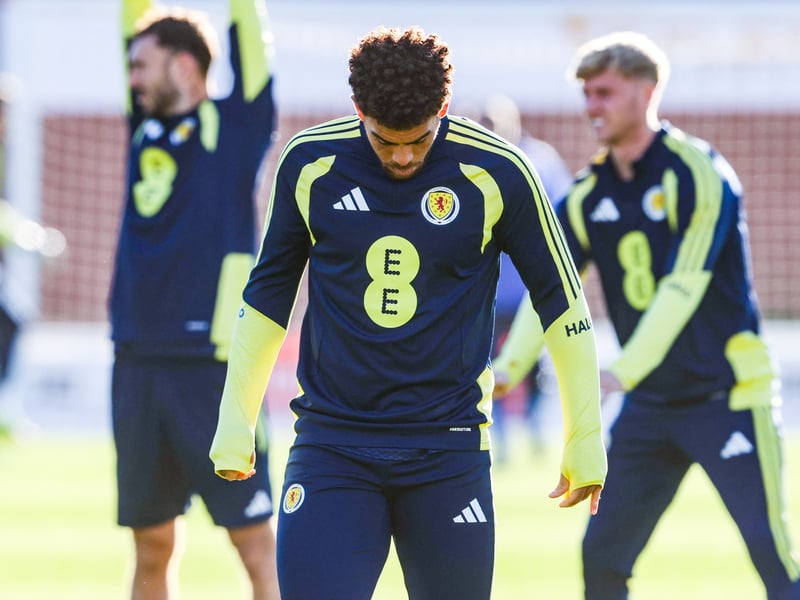 Glanced a header narrowly wide at 2-2. Added firepower as Scotland pushed for that goal. 6