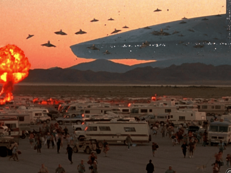 Roland Emmerich’s sci-fi spectacle was the definitive blockbuster of the year, grossing over $817.4 million and becoming the highest-grossing film of 1996. Its teaser trailer, featuring the iconic destruction of the White House, debuted during the Super Bowl, establishing the modern template for event-movie marketing.