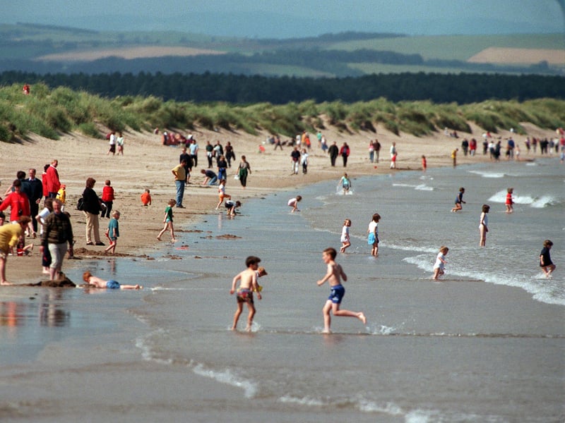 Crowds on the beach at St Andrews, Fife, in 1998