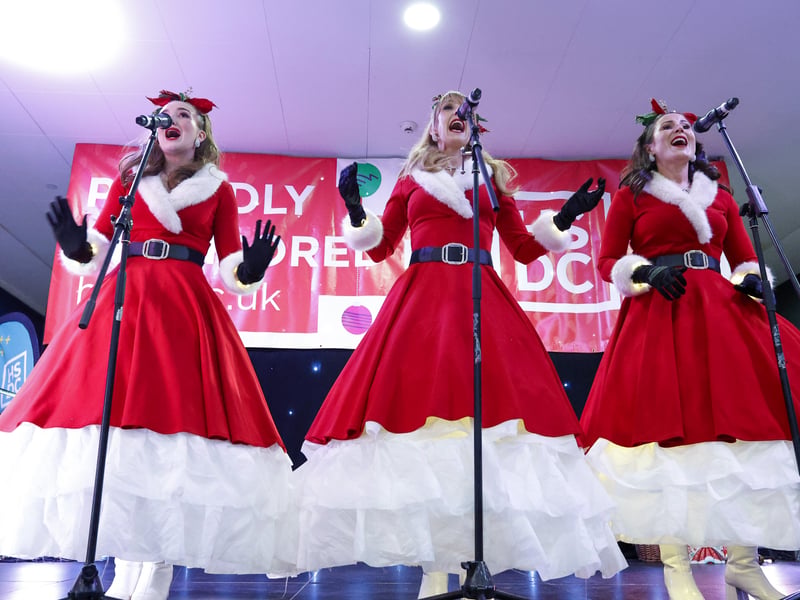 Portsmouth Christmas lights switch inside Cascades shopping centre. 

Pictured: The Charlalas

Picture: Chris Moorhouse (221125-38)