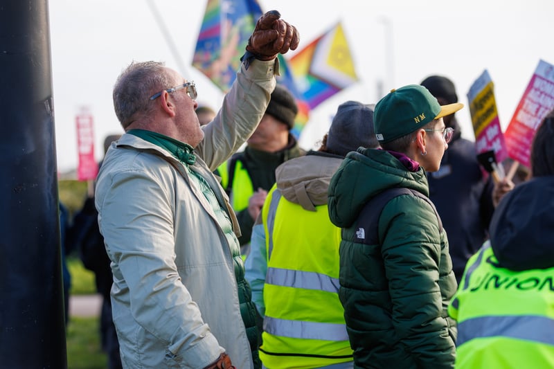 Anti-immigration and anti-racism demonstrators line the streets of ...