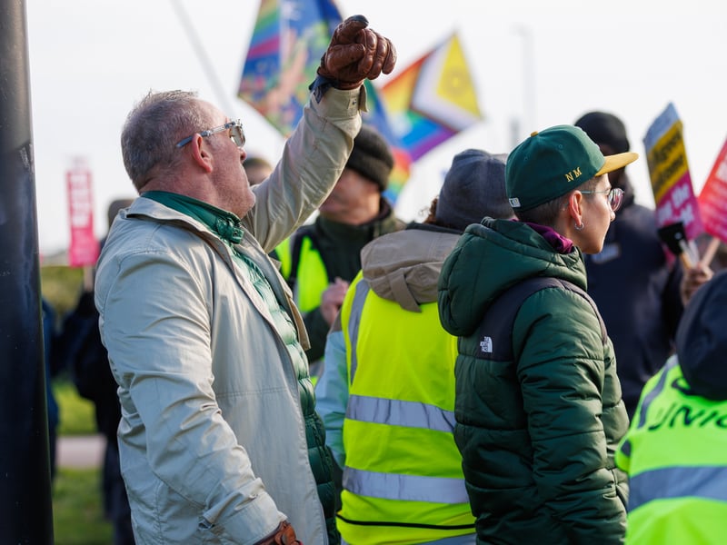 Anti-immigration group, South Coast Patriots, and anti-racism group, Stand Up To Racism, have both taken to the streets of Portsmouth in organised opposing marches. 


Picture:Marcin Jedrysiak
