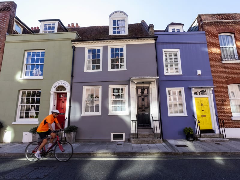 Average house prices in the coastal city of Portsmouth are £277,100. Cost of living is slightly cheaper than other places listed in the top ten. It has 67 schools and average monthly childcare costs are a pricey £1301. Green Space Index: 0.98. Health Care Index: 72.59. Air Quality Index: 60. Crime Rate Index: 42.3