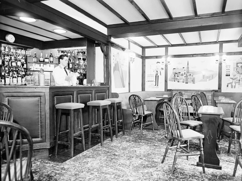 The new cocktail bar at the Bruntsfield Hotel in May 1963.
