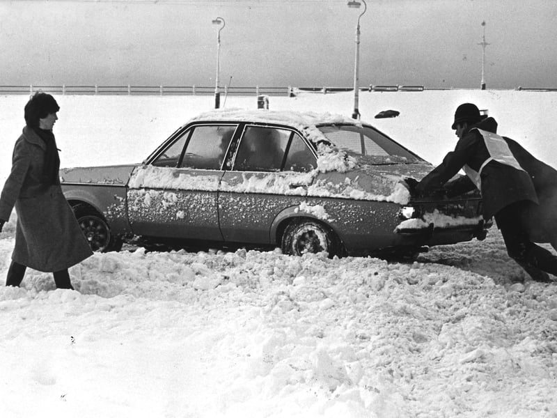 The police come to the aid of a stranded motorist on West Beach, Lytham, following heavy snow in 1982
