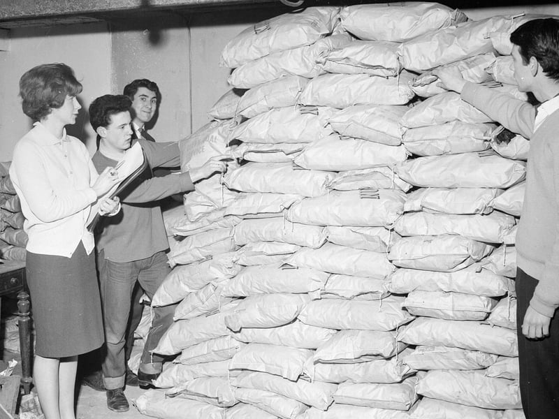 Young people collect coal for OAPs from 28 Lauriston Street in February 1963.