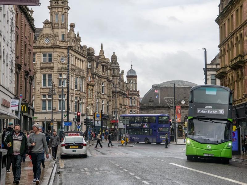 Leeds is famous for its Victorian "Gilded Architecture," and venues like the Corn Exchange and the Town Hall look their most majestic under the December twilight. Even while the Town Hall undergoes its major restoration, the neoclassical facade remains the city's most iconic festive backdrop. 📍 City Centre, LS1