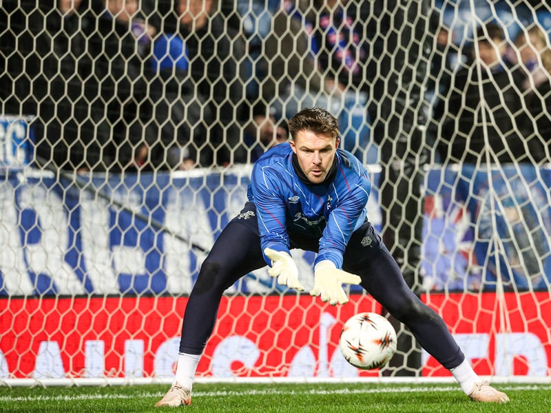 Two good saves by 15-minute mark. No chance with the goal. Had to parry a late Braga effort away. 6