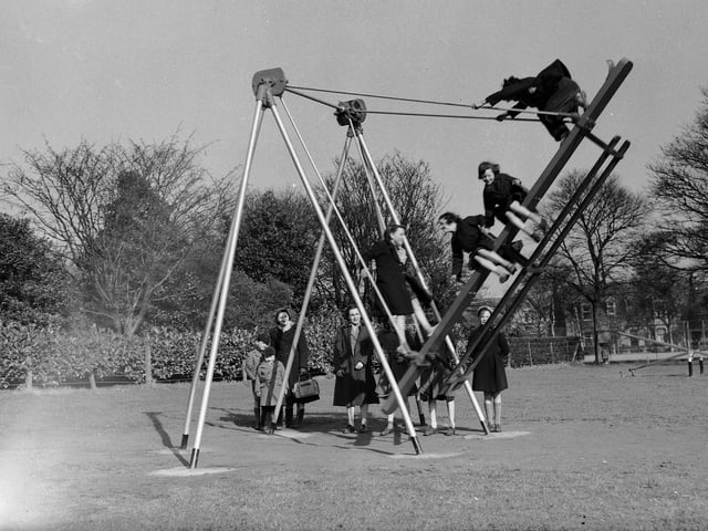 Children on swings in the Beveridge Park in April 1953.