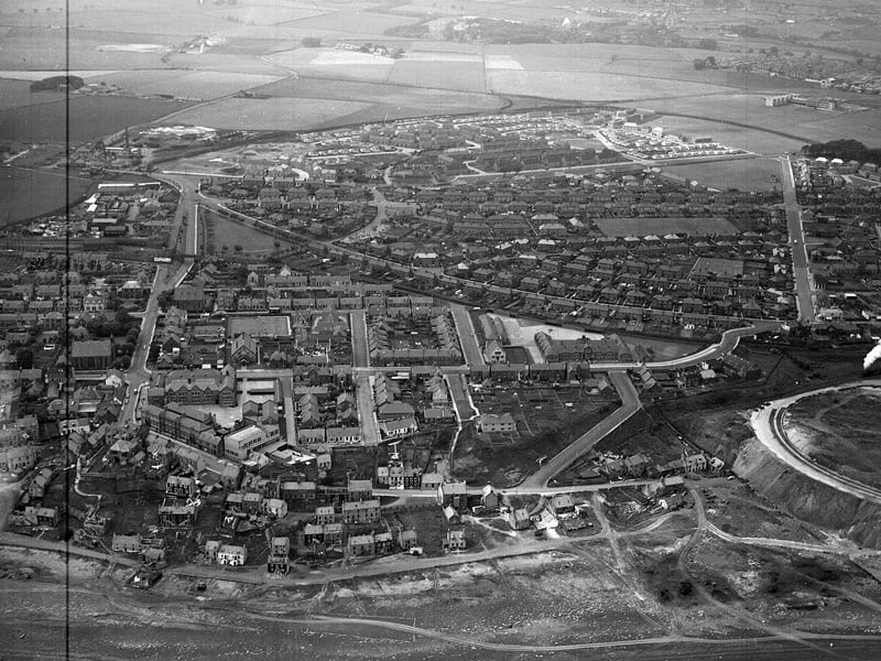 An aerial view of Kirkcaldy in October 1958.