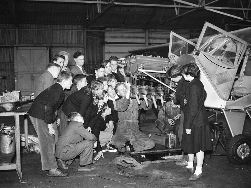School pupils learning about planes in June 1958.