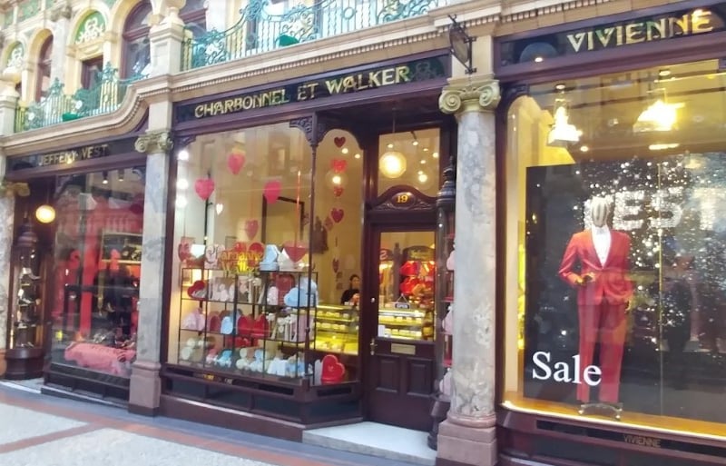 This is the ultimate 'posh' choice, holding a Royal Warrant. Tucked in the beautiful Victoria Quarter, they are best known for their Pink Marc de Champagne Truffles. For Easter, their Victorian-style paper eggs filled with chocolates are a beautiful, classic gift. 🥚 19 County Arcade, Victoria Quarter, Leeds, LS1 6BW