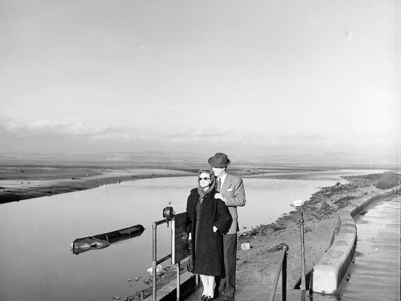  Actors Vanessa Lee and Peter Graves visit Cramond in February 1960.