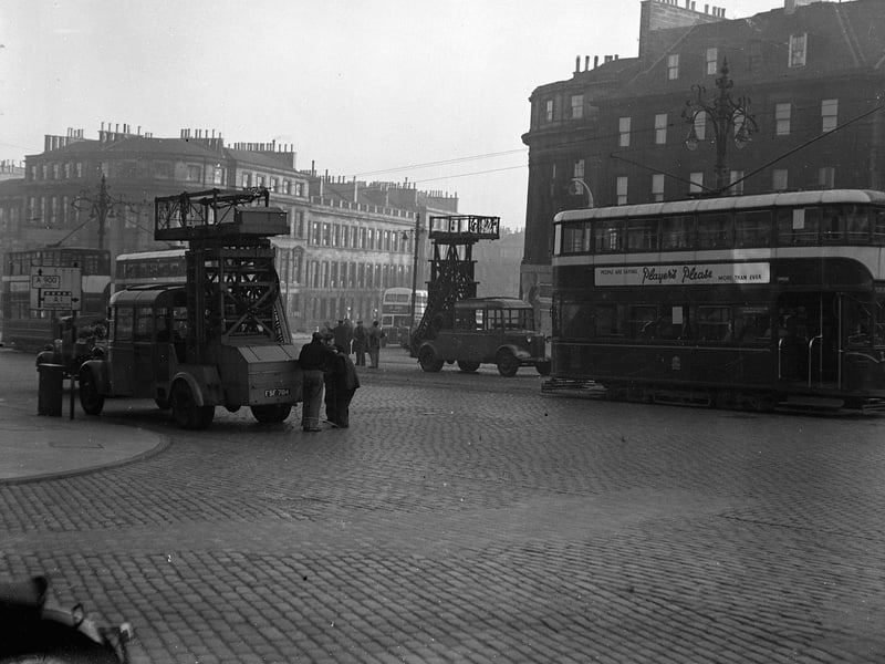 A broken down tram on the corner of London Road and Leith Walk in 1950.