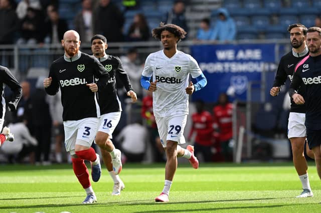 The early team and injury news ahead of this afternoon's contest.