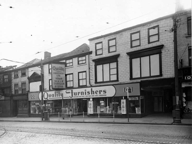Kirkgate in October 1948. This view shows shops at numbers 98 to 101. Number 98 W. & G. Scott Provision Merchant, numbers 99 to 101 Quality Furnishers Ltd. Advertisement in window. Cobbled road with tram lines. The block was between the Fox and Grapes Yard and Crown Court.