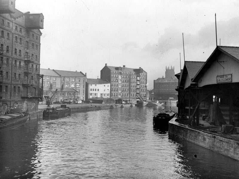 Looking along River Aire, east-north-east, with Parish church visible to the right in November 1948. In the foreground to the right is Earle's cement.