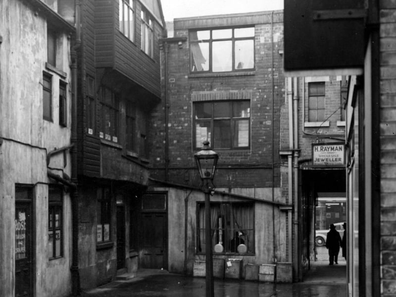 Lamberts Yard in November 1948. H. Rayman wholesale jewellers and Rose Sydney tailors is on the left.