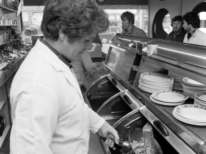Frying fish and chips at Brattisani's, on Newington Road, Edinburgh, in March 1980