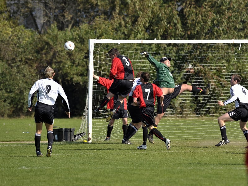 Fighting Cocks v Windsor Castle (2008).
