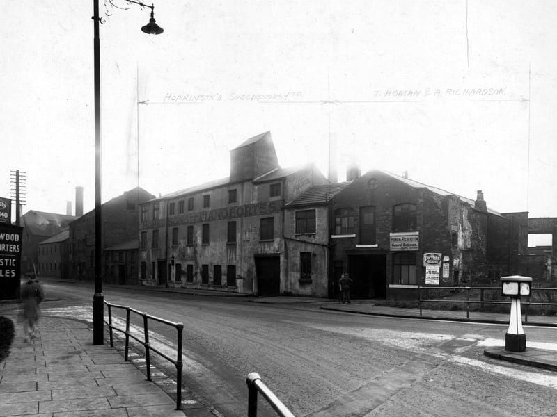 This view from November 1948 shows south west side of East Street. Hopkinson's pianofortes and Homan and Richardson general engineers shown. An advertisement for The Picture House can be seen. People, a lamp post and a telephone pole are visible.