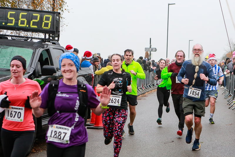 Spot yourself in these 68 photos of dedicated runners and supporters at ...