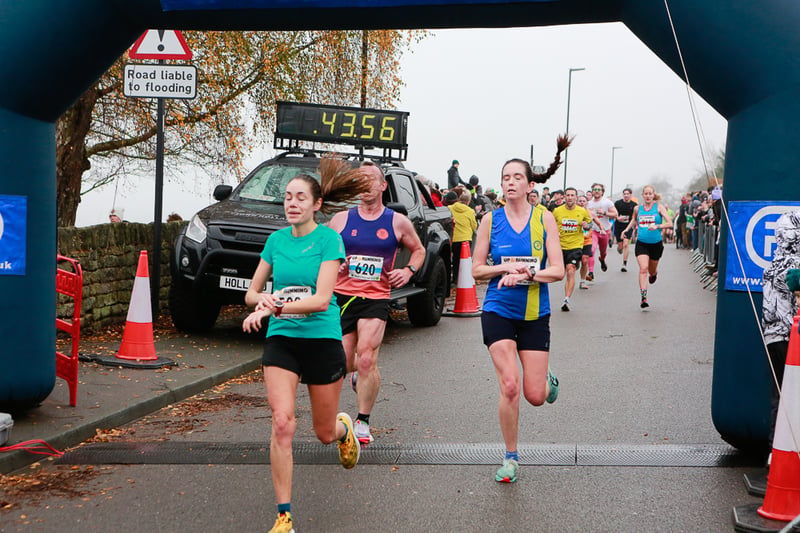 Spot yourself in these 68 photos of dedicated runners and supporters at ...
