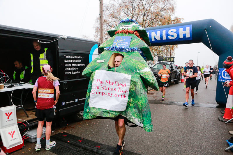Spot yourself in these 68 photos of dedicated runners and supporters at ...