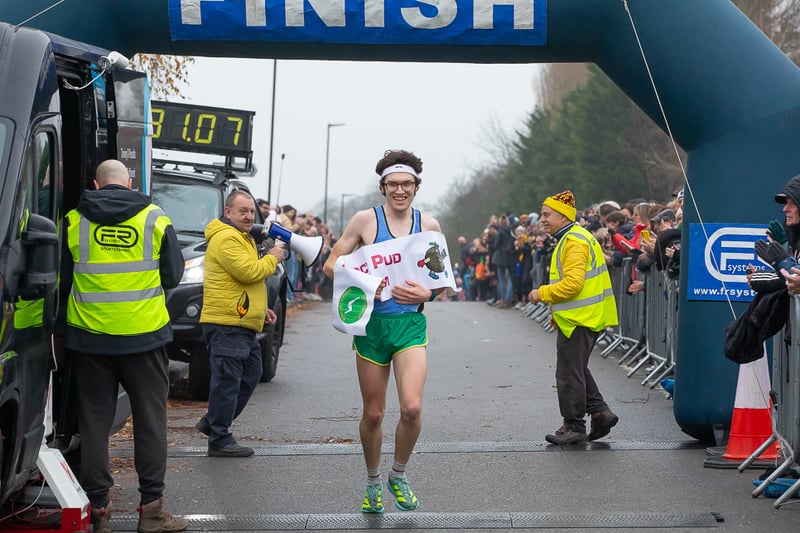 Spot yourself in these 68 photos of dedicated runners and supporters at ...