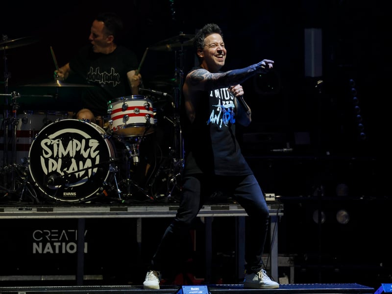 The Canadian pop-punk legends land at R&L to deliver an hour of pure, relentless nostalgia and energy. This is the festival-sized dose of early 2000s energy you need, fuelled by undeniable hits and a perfect blend of chaos and catchy hooks.