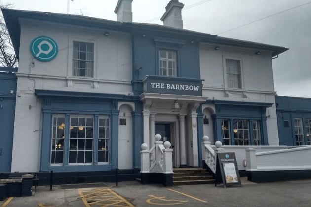 For those who believe a rowdy night starts with a proper feast, Barnbow offers a massive 50% discount on all burgers every single Monday. It is a legendary deal that attracts a hungry crowd, providing the perfect foundation for a few rounds of drinks. Just remember to register on their app to unlock the discount before you order. 📍 Austhorpe Road, Leeds LS15 8EH