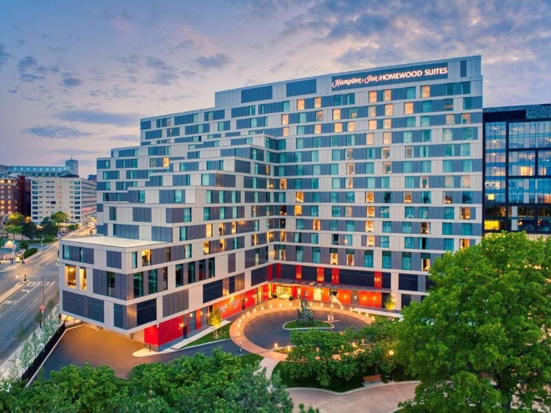 Comes complete with a 8.4 rating on Booking.com, and is located just 15 minutes walking from the modern sea port district - which is about 35 minutes drive from the Gillette Stadium. Priced at £171 per night.
