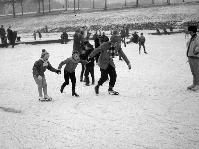 Skating at Inverleith Pond in January 1963.