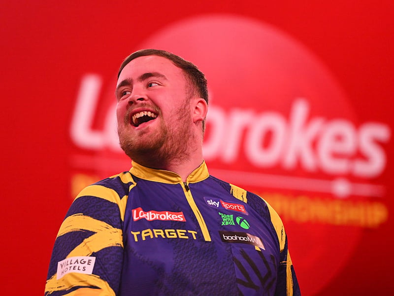 Darting prodigy Luke Littler is the red hot 10/11 favourite to defend the title he won for the first time 12 months ago. He's only played in two World Championships - losing to Luke Humphries in the final the year before.