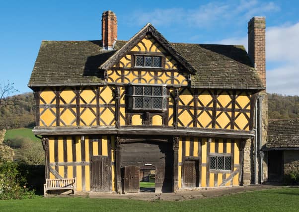 Located in Shropshire, This castle is home to the best-preserved fortified medieval manor house in all of England.
The castle was built in the 1280s and 1290s by Laurence of Ludlow, who was the richest man in England in the 13th century. The lovely cottage-style walled garden is open to visitors today.